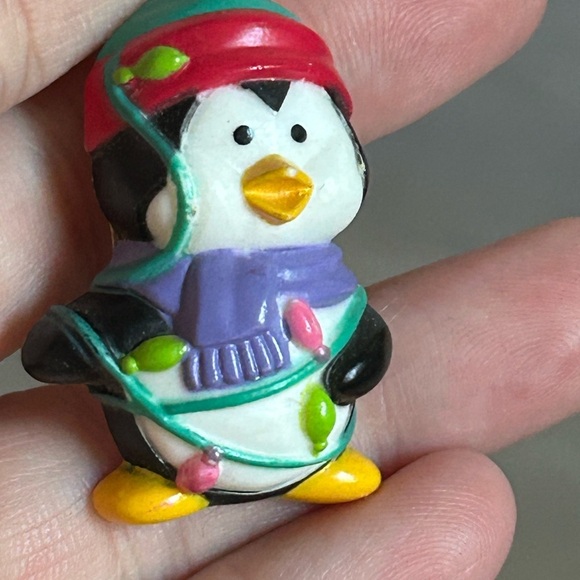 4/$50 RUSS Festive Penguin Ornament with Scarf and Lights brooch 😍 - Picture 3 of 8